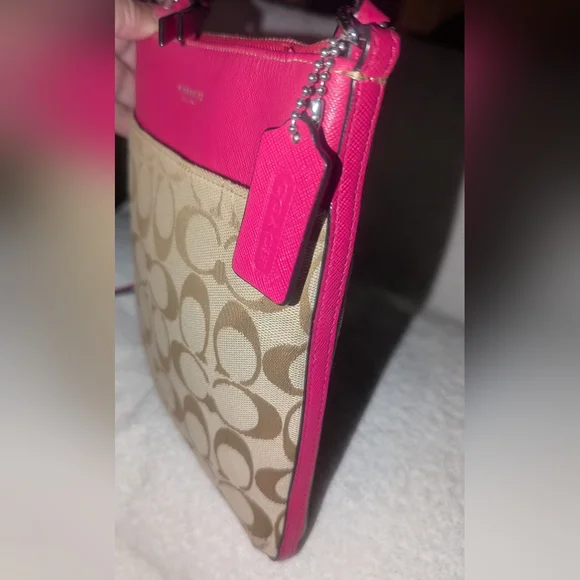 Coach North South Swing Pack Fuchsia and Beige Crossbody Bag - Picture 5 of 9